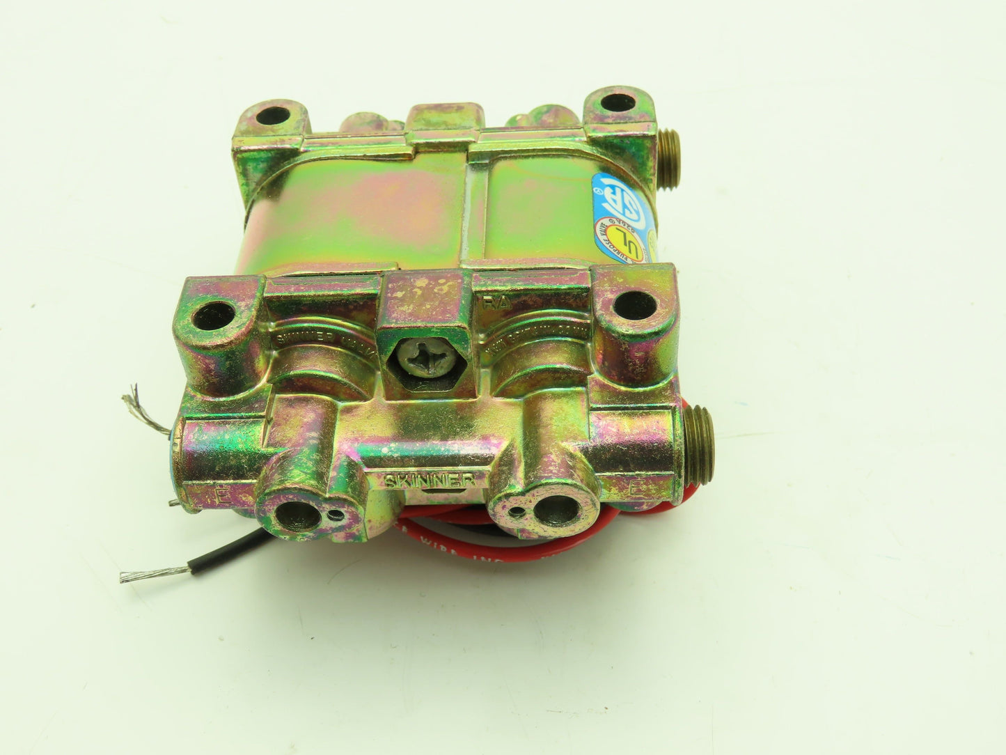 Honeywell Skinner V935LEP2150 Solenoid Valve 4-Way NO/NC 120V 150 PSI 1/4" NPT