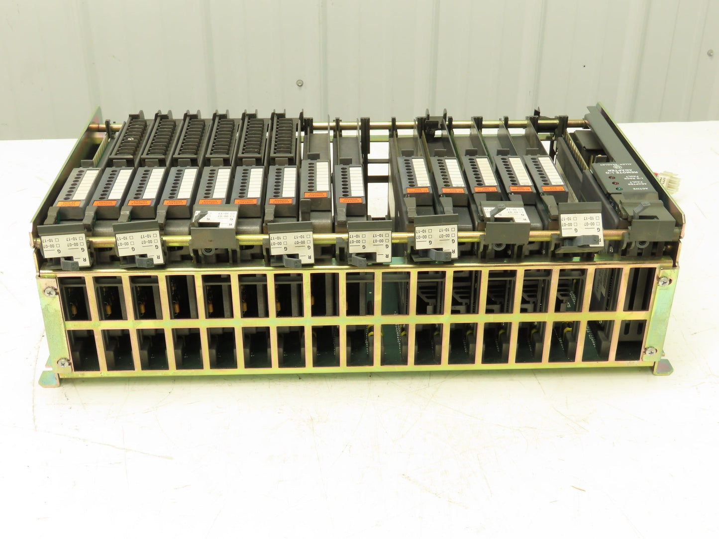 Allen Bradley 1771-A4B 16-Slot PLC Chassis Rack Remote I/O Adapter Output Module