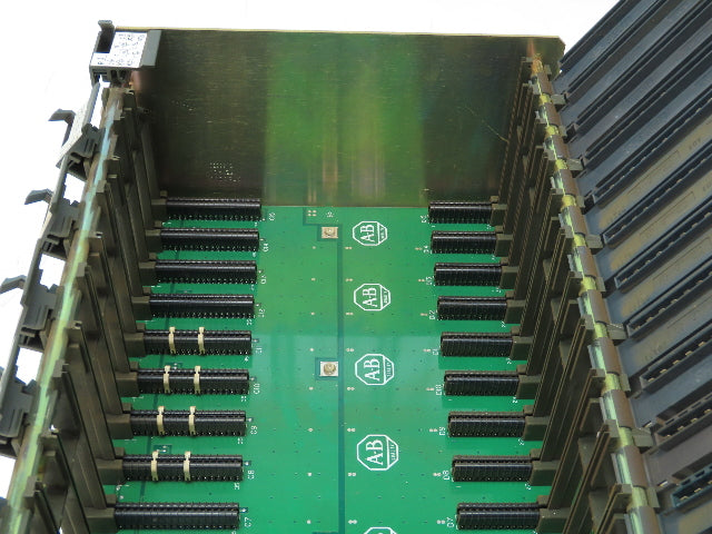 Allen Bradley 1771-A4B  16-Slot Chassis Rack I/O Backplane PLC-5/15 Processor