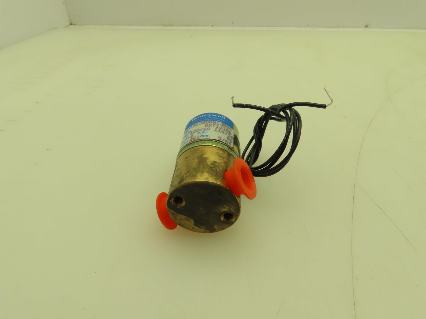 Honeywell Skinner 3138BBN1JN00 Solenoid Valve 3-Way NO 120VAC 80 PSI 1/8" NPT