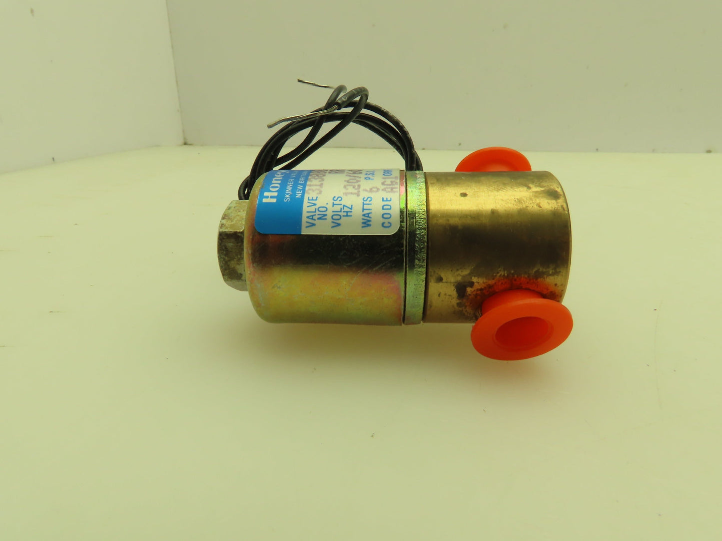 Honeywell Skinner 3138BBN1JN00 Solenoid Valve 3-Way NO 120VAC 80 PSI 1/8" NPT