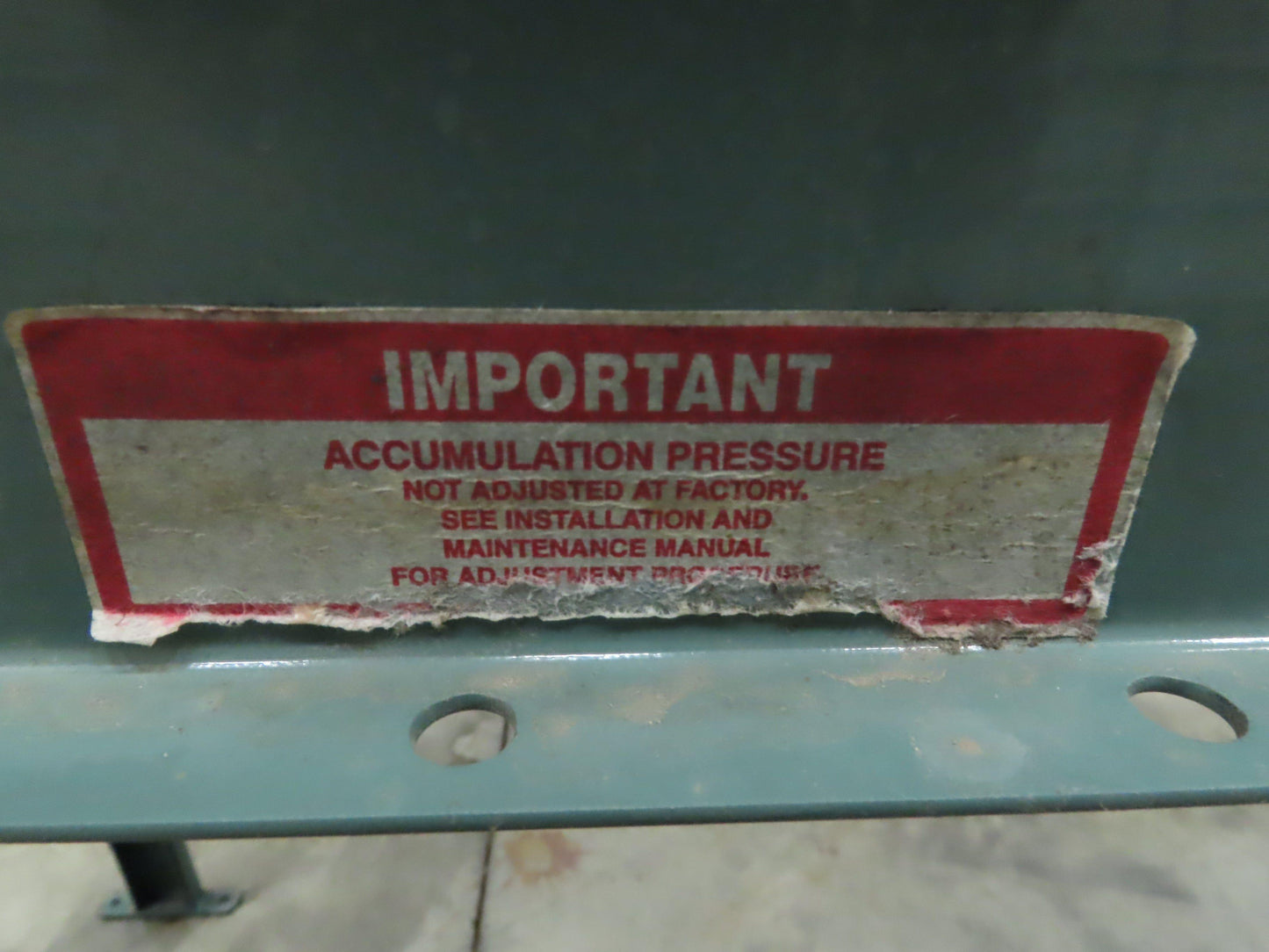 Hytrol 24"x 16' (22"BF) Power Roller Accumulation Conveyor 1Hp V-Belt End Drive