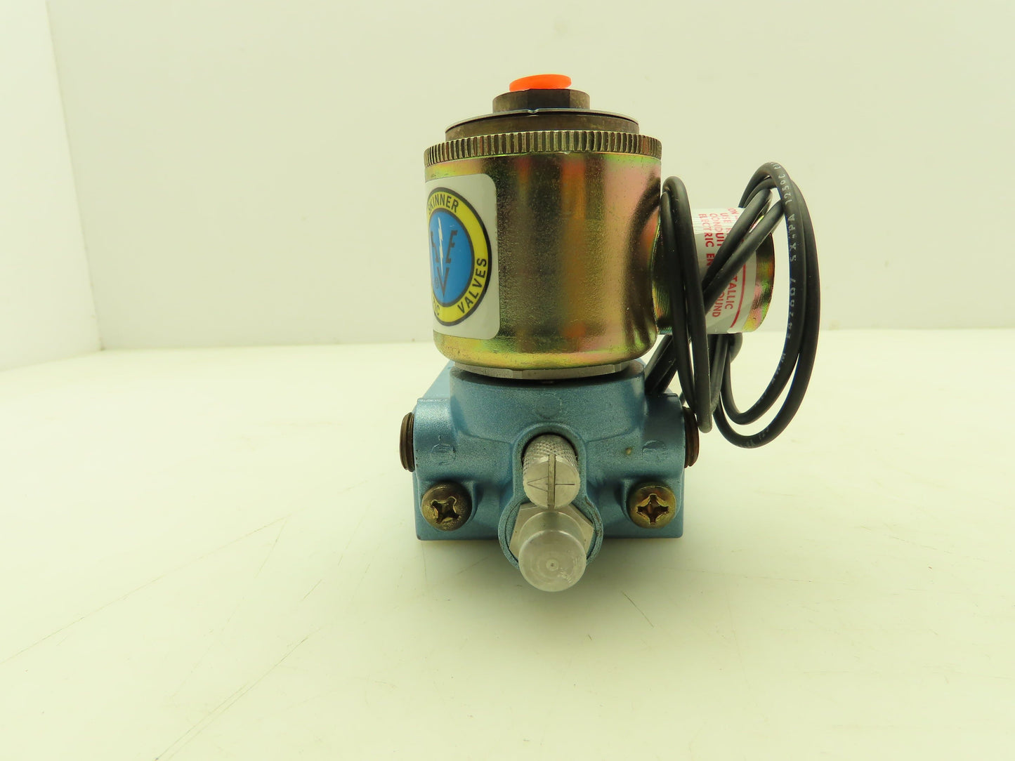 Honeywell Skinner S3FFHAL3 Directional Control Spool Valve 5/3 24VDC 3/8" NPT