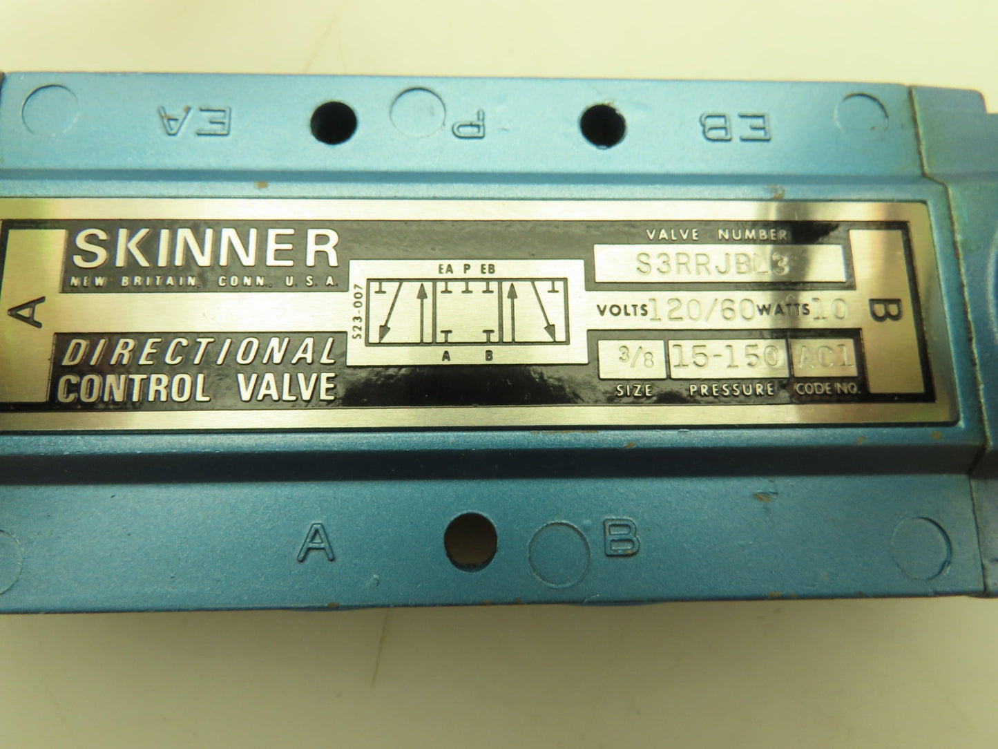 Skinner S3RRJBL3 Directional Control Spool Valve 5-Way 3 Pos 120V 3/8" NPT