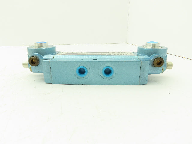 Skinner S3AAGBX2 Pneumatic Directional Control Valve 5-Way 3 Pos 150 PSI 1/4"NPT