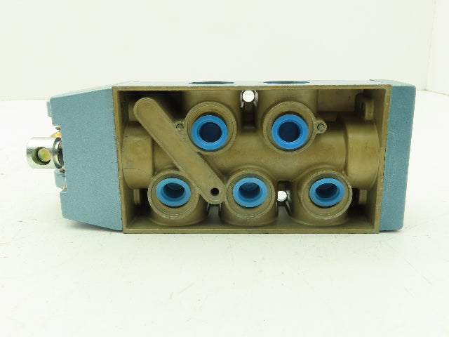 Skinner S3L0GJXX Manual Directional Control Valve 5-Way 3 Pos Spring Return