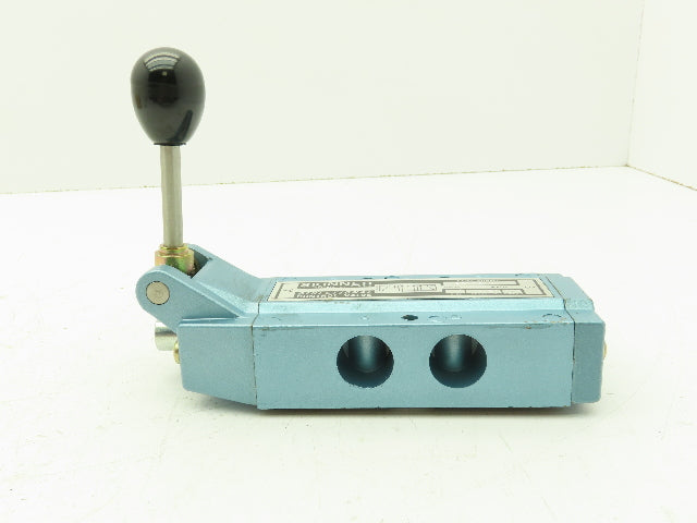 Skinner S3L0GJXX Manual Directional Control Valve 5-Way 3 Pos Spring Return