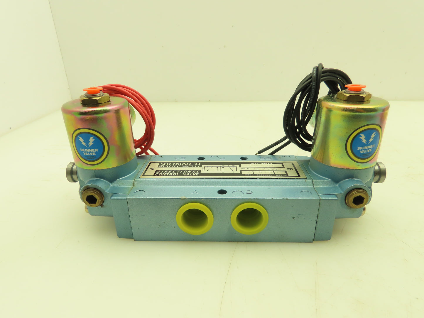 Skinner S3KKCAL4 Directional Control Valve 5-Way 2 Pos 120V 150 PSI 1/2" NPT