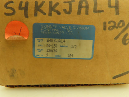 Skinner S4KKJAL4 Pneumatic Directional Control Valve 5-Way 3Pos 120V 150PSI 1/2"