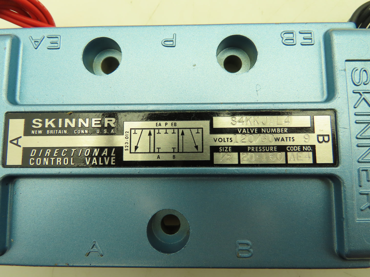 Skinner S4KKJAL4 Pneumatic Directional Control Valve 5-Way 3Pos 120V 150PSI 1/2"