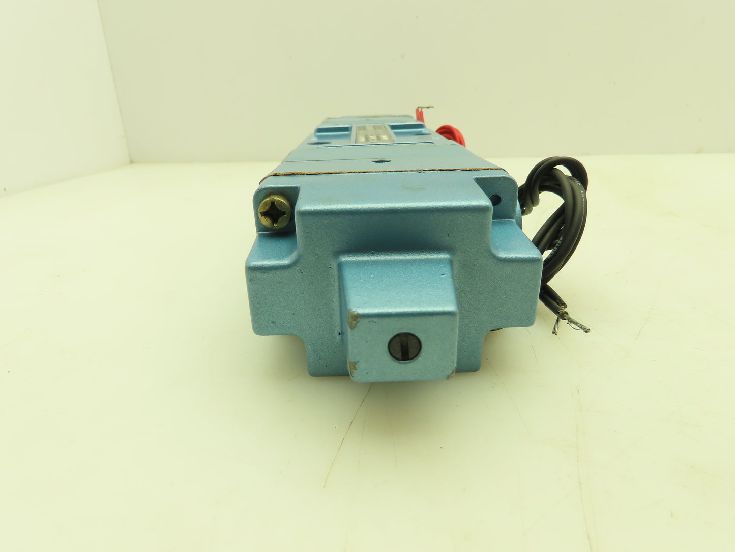 Skinner S4KKJAL4 Pneumatic Directional Control Valve 5-Way 3Pos 120V 150PSI 1/2"