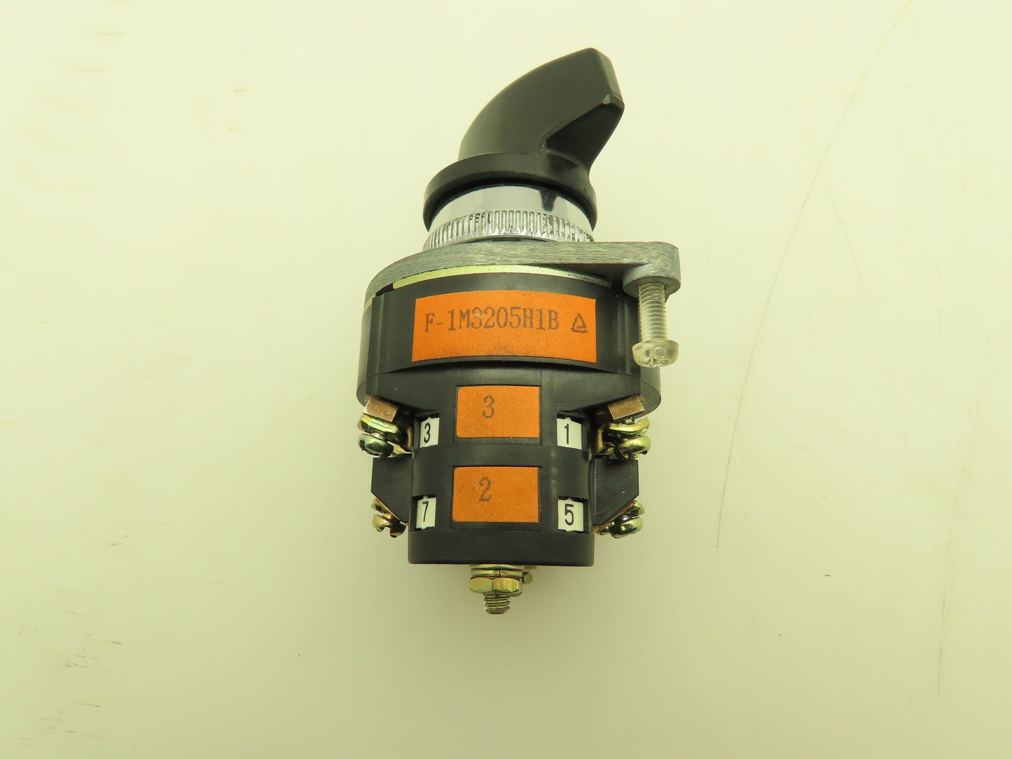 Fuji F-1M3205H1B Rotary Selector Switch 3 Position 600V 10A Commutator