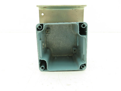 Telemecanique 2-Position Key Selector Switch Steel Control Box 1NO Contact 3x3"