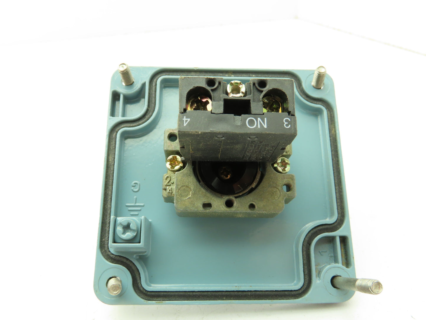 Telemecanique 2-Position Key Selector Switch Steel Control Box 1NO Contact 3x3"