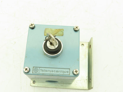 Telemecanique 2-Position Key Selector Switch Steel Control Box 1NO Contact 3x3"