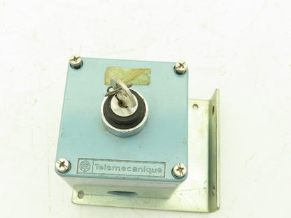Telemecanique 2-Position Key Selector Switch Steel Control Box 1NO Contact 3x3"
