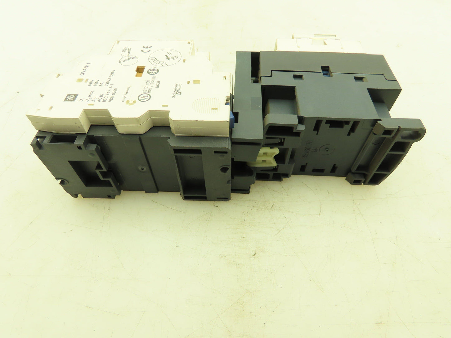 Square D Telemecanique Manual Motor Starter Contactor 3Ph 4A 690V 120V Coil