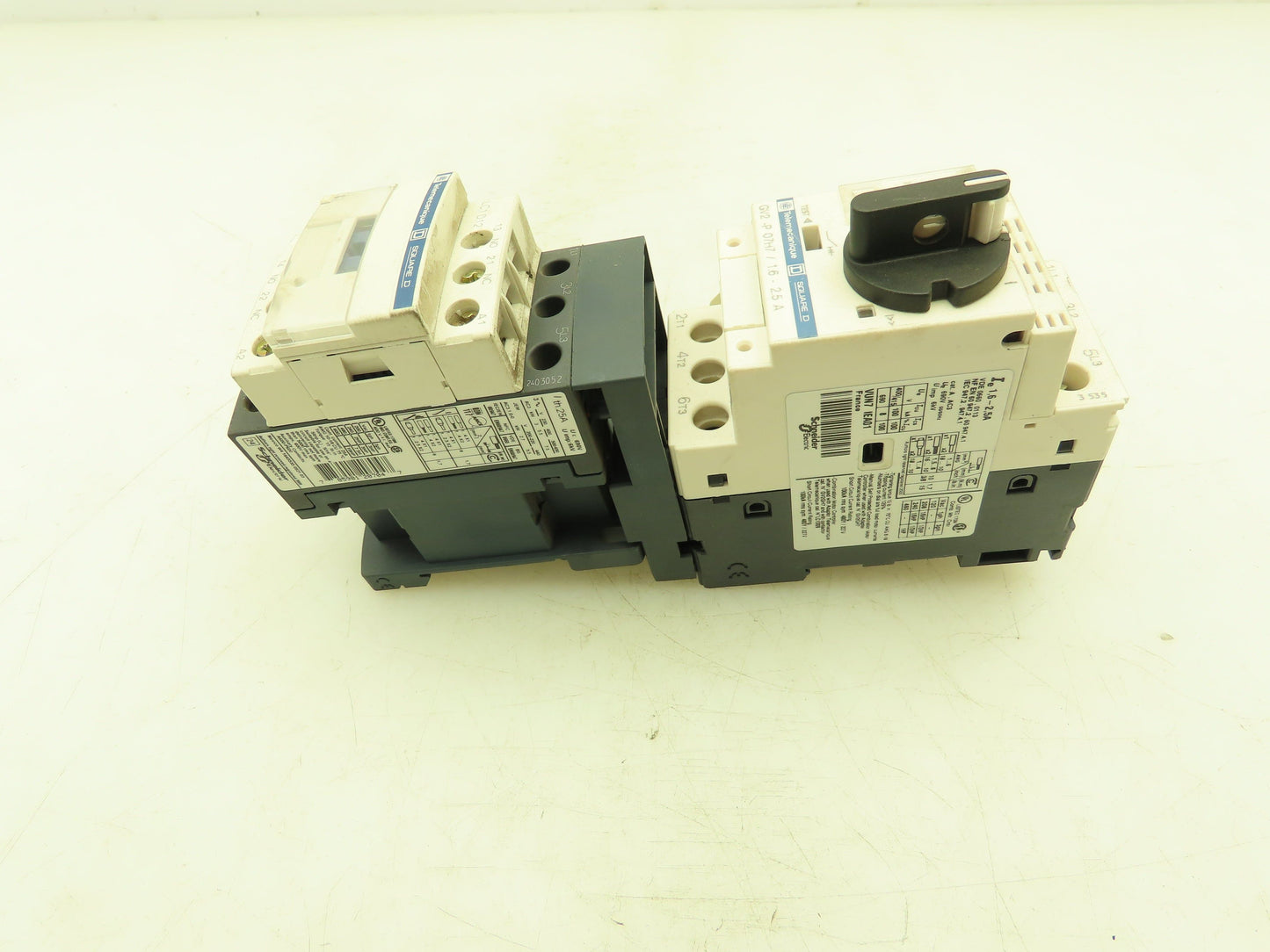 Square D Telemecanique Manual Motor Starter Contactor 3Ph 2.5A 690V 120V Coil