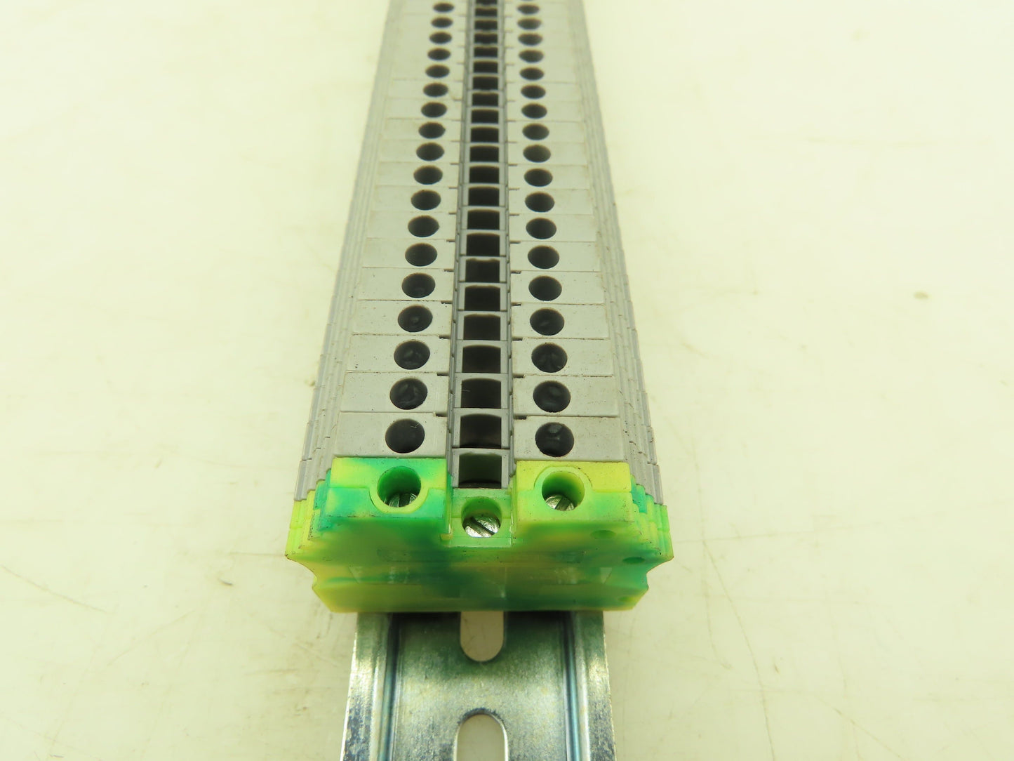 Konnect-It KN-T12 Terminal Block 600V 20A Lot of 49