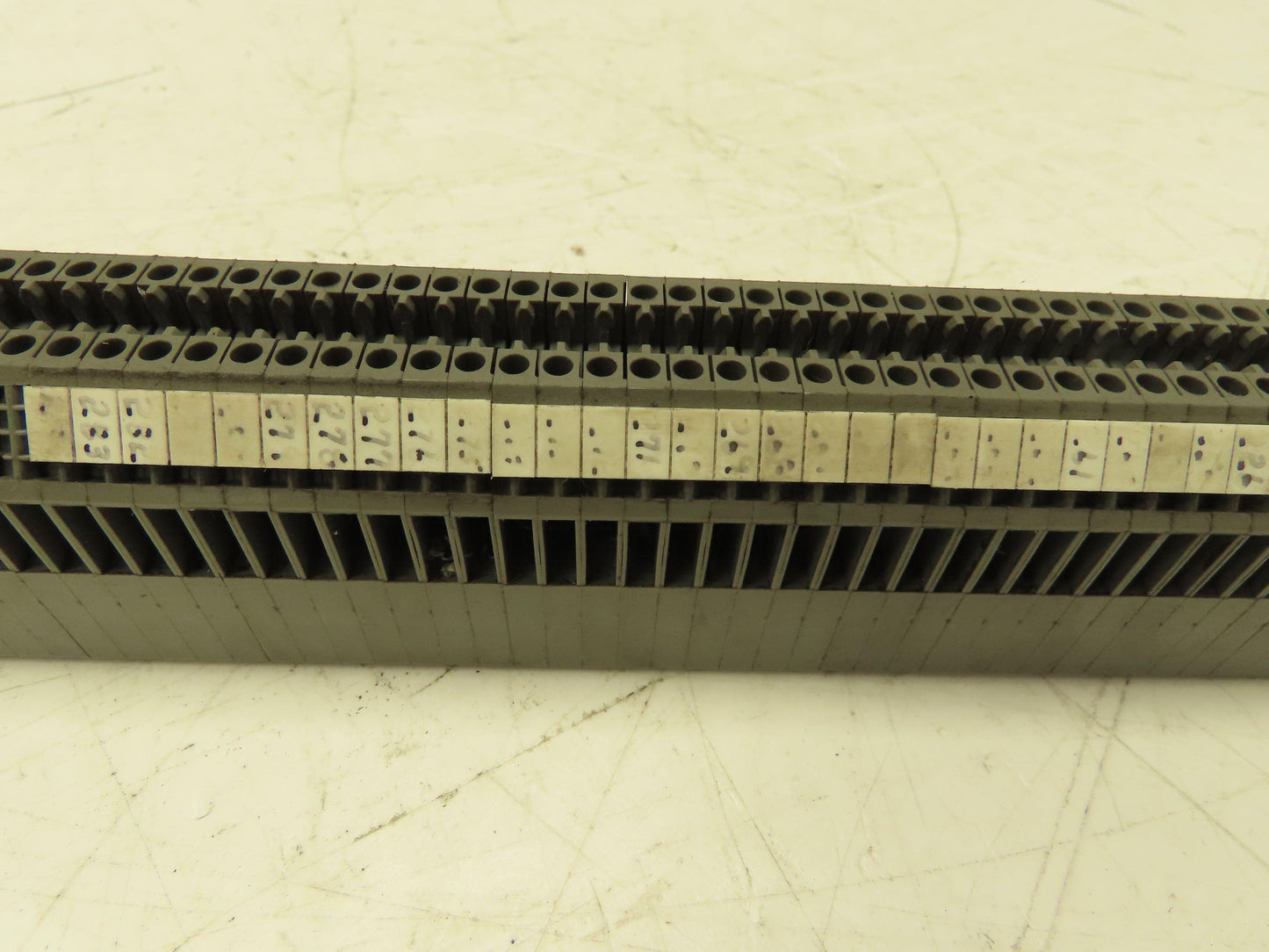 Kema Keur WK2.5/U Terminal Block 39" DIN Rail Strip 24-12 AWG  (190pcs)