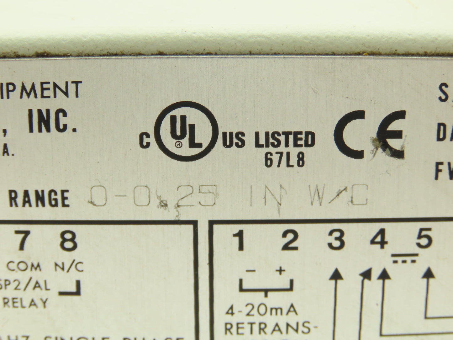 Dwyer DH11-002 Differential Pressure Controller Selectable 0.2500" WC