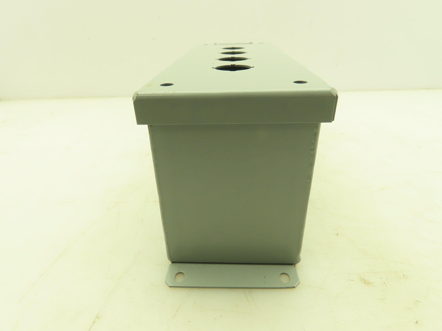 GE CR204HEG14 Steel Enclosure 4-Hole Control Station 22.5mm Pushbutton Gray