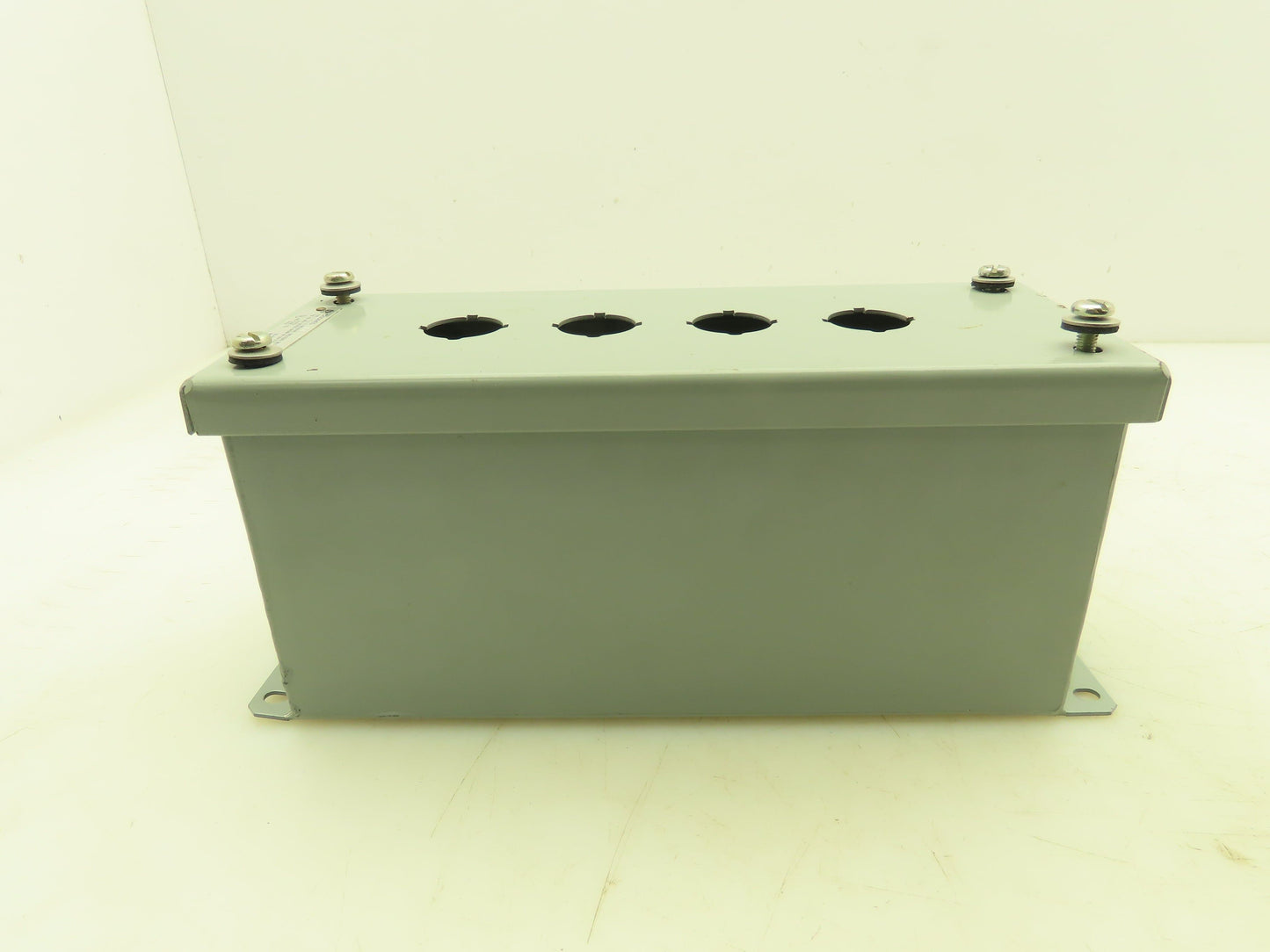 GE CR204HEG14 Steel Enclosure 4-Hole Control Station 22.5mm Pushbutton