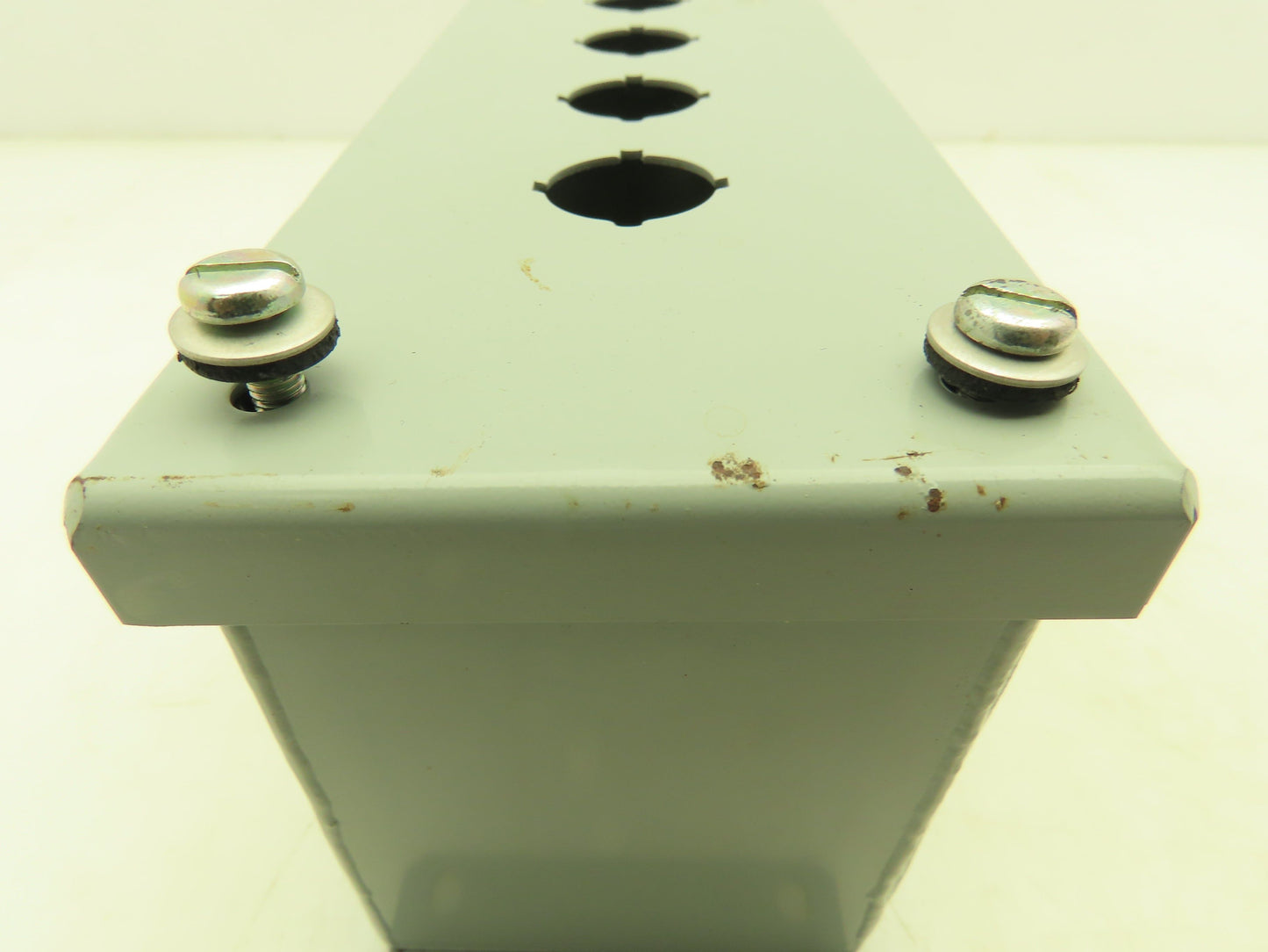 GE CR204HEG14 Steel Enclosure 4-Hole Control Station 22.5mm Pushbutton