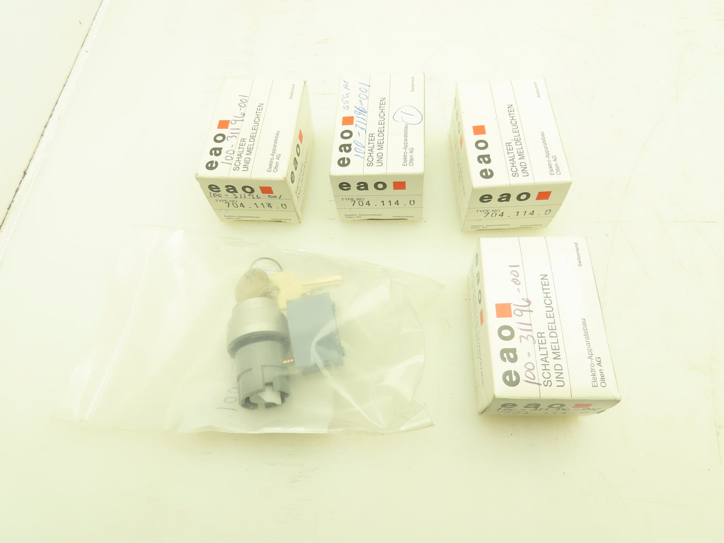 EAO 704.114.0  3-Position Keyed Selector Switch 22.5mm  Lot of 5