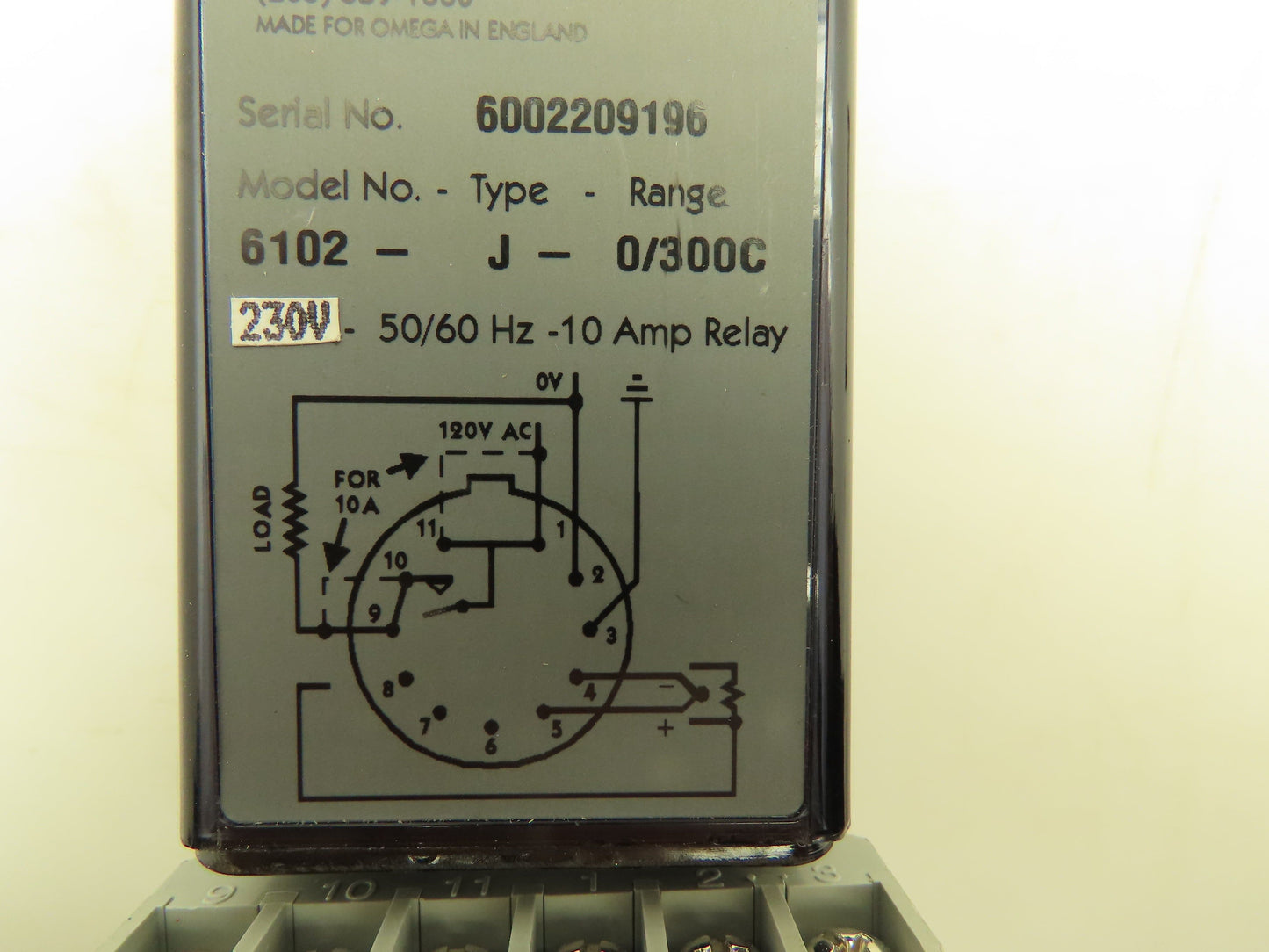 Omega 6102-J-0/300C Temperature Controller w/Base 0-300° C 230V 10A 6100 Series