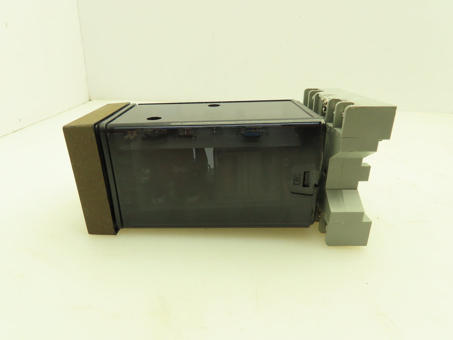 Omega 6102-J-0/300C Temperature Controller w/Base 0-300° C 230V 10A 6100 Series