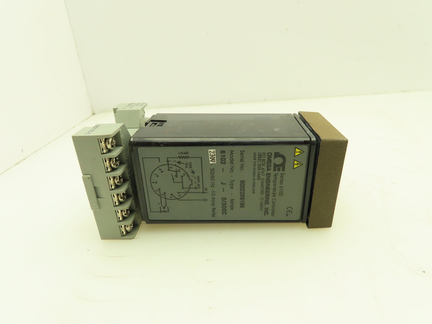 Omega 6102-J-0/300C Temperature Controller w/Base 0-300° C 230V 10A 6100 Series