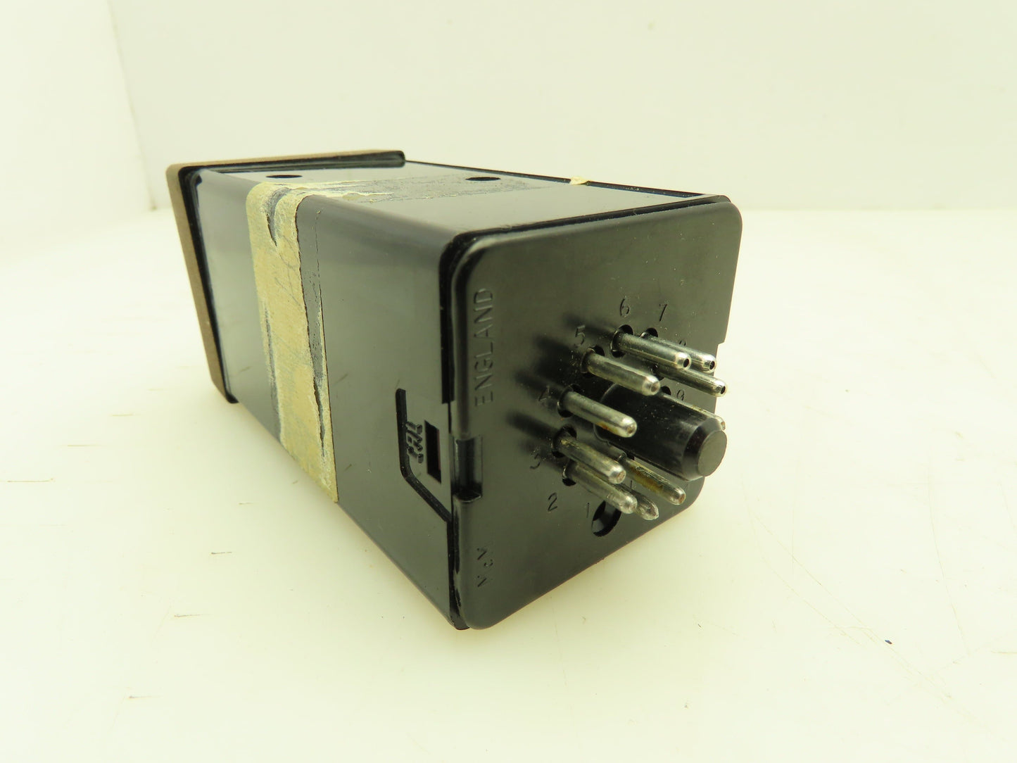 Omega 6102-J-0/300C Temperature Controller w/Base 0-300° C 230V 10A 6100 Series