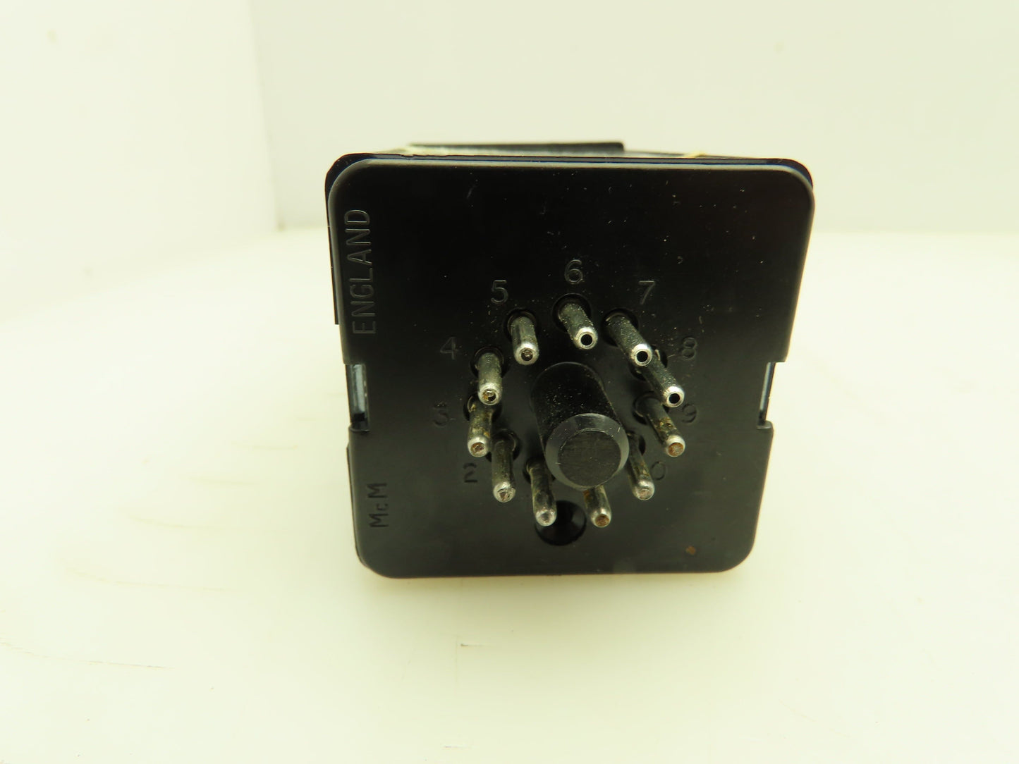 Omega 6102-J-0/300C Temperature Controller w/Base 0-300° C 230V 10A 6100 Series