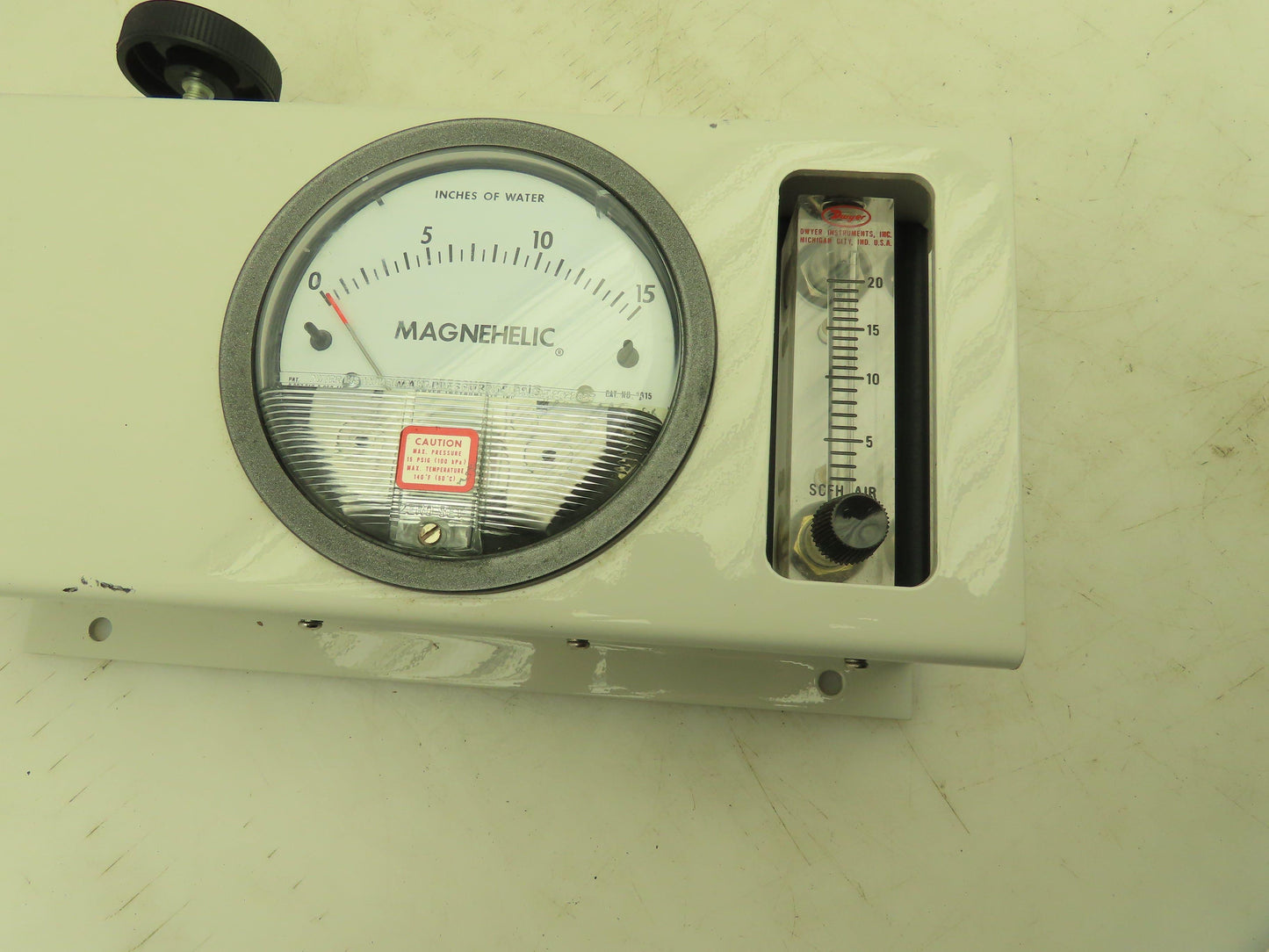 Honeywell Dwyer Fairchild Magnehelic Pressure Gauge Regulator Assembly 0-15 WC