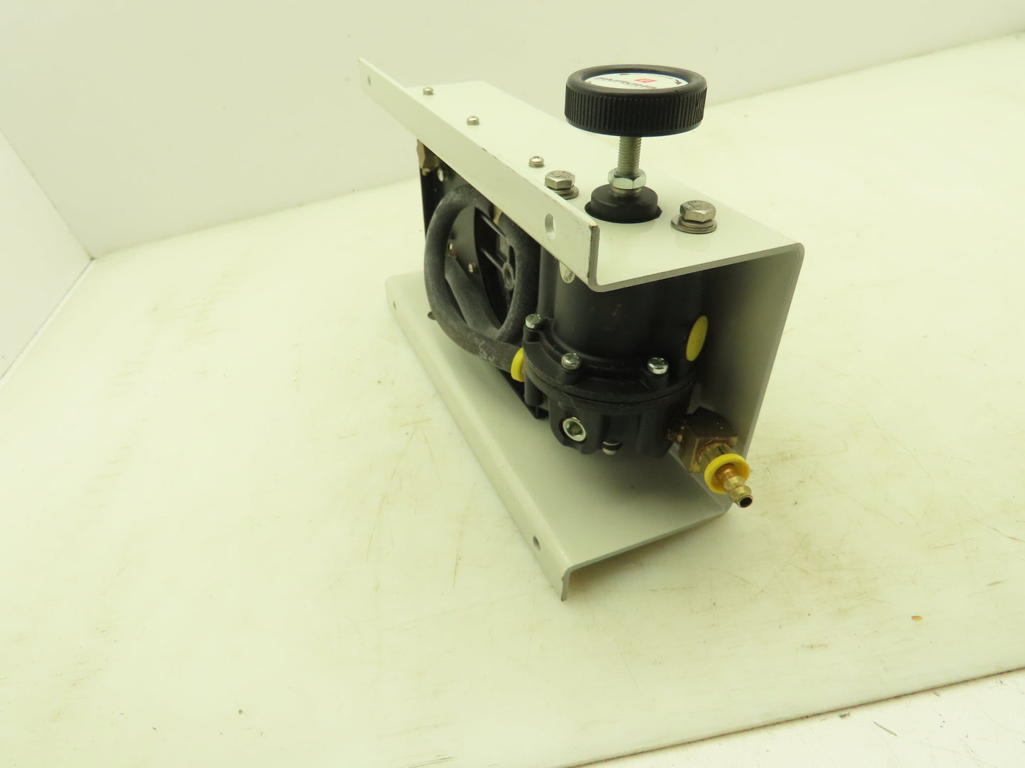 Honeywell Dwyer Fairchild Magnehelic Pressure Gauge Regulator Assembly 0-15 WC