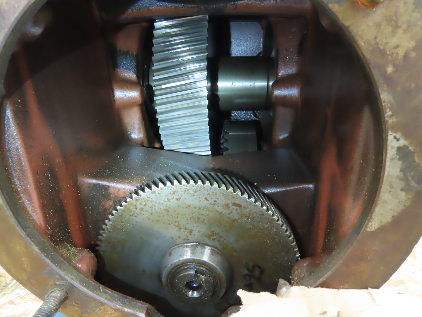 Flender R61-226-014-2-2 Type K121 Gear Reducer 85.09-1 Ratio 19.1/6.4hp
