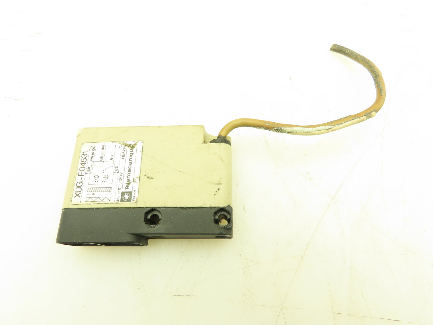 Telemecanique XUG-F04531 Photoelectric Sensor 120V Photo Switch Relay Lot of 4