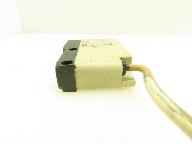 Telemecanique XUG-F04531 Photoelectric Sensor 120V Photo Switch Relay Lot of 4