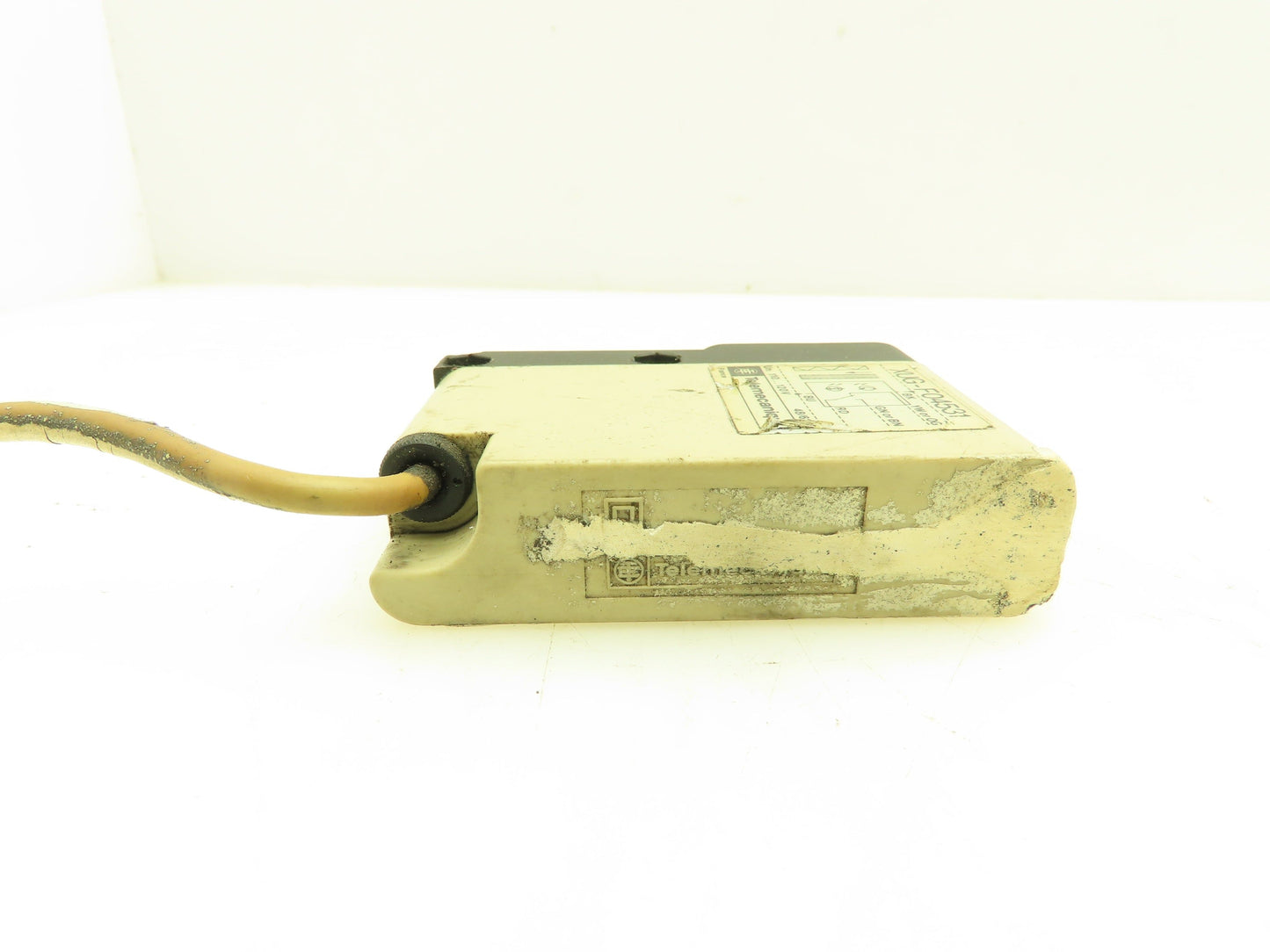 Telemecanique XUG-F04531 Photoelectric Sensor 120V Photo Switch Relay Lot of 4