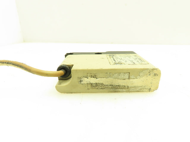 Telemecanique XUG-F04531 Photoelectric Sensor 120V Photo Switch Relay Lot of 4