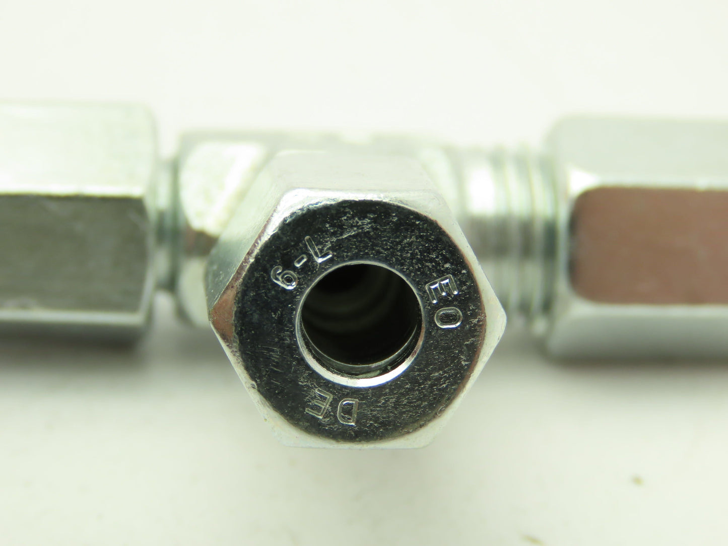 Parker EL06LMEDCF Swivel Nut Run Tee 6mm Tube x M10 Male O-Ring  Lot of 12