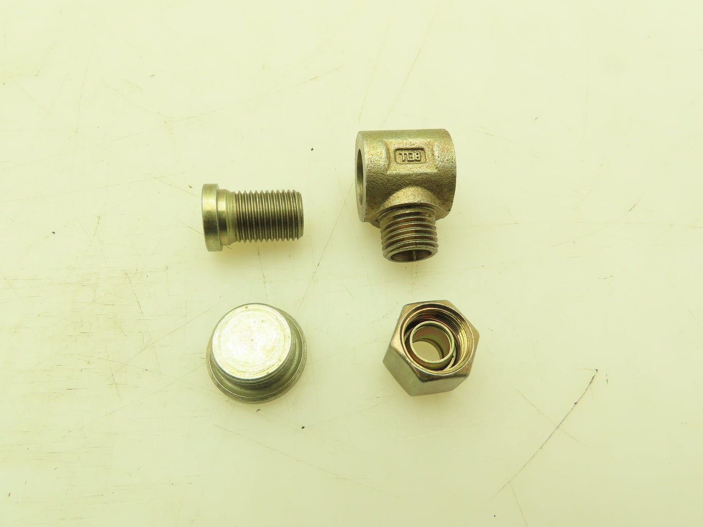 Bell 8L Banjo Fitting 90° Elbow 8mm Tube x 1/4" BSPP Male  Lot of 9