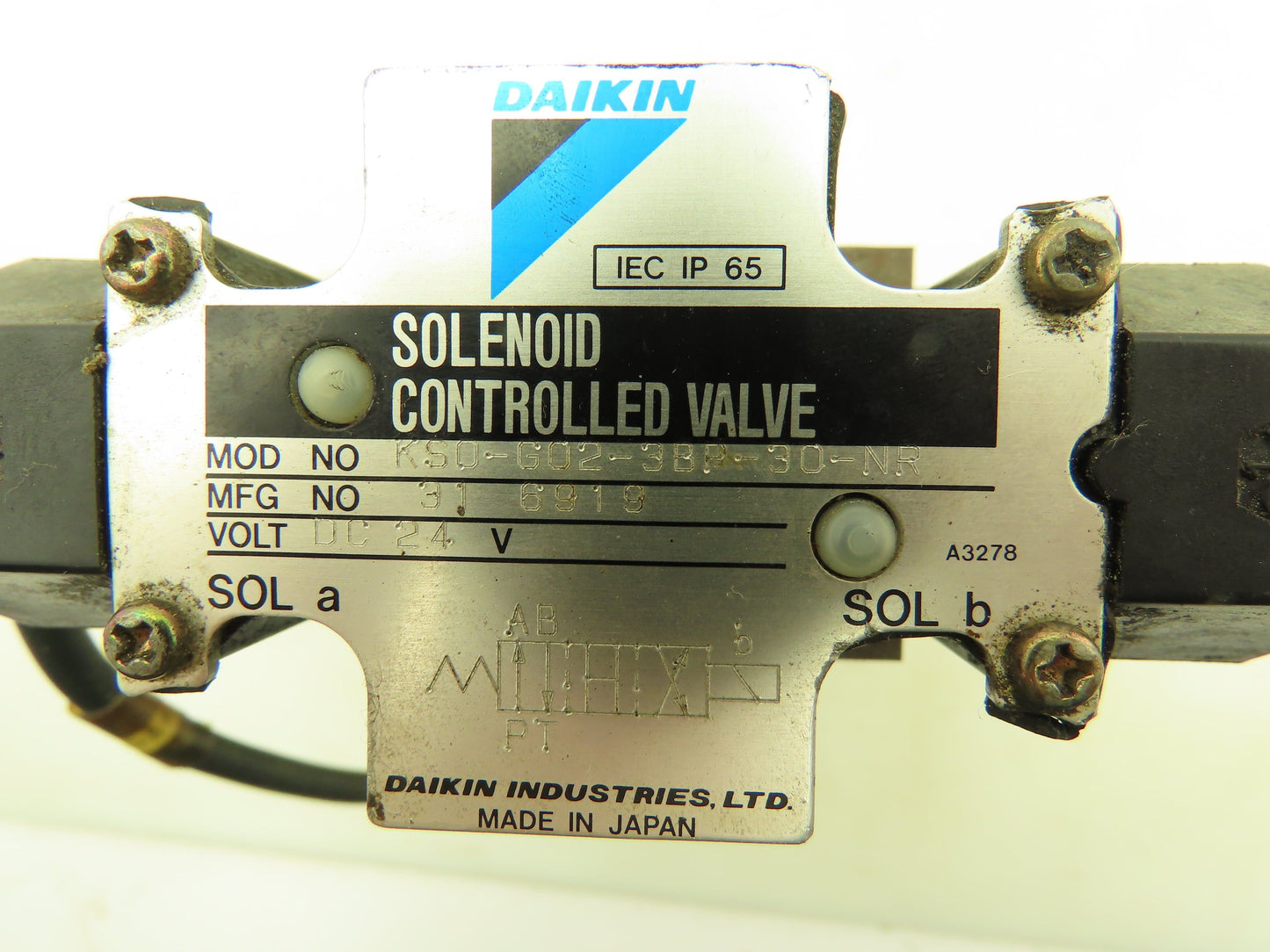 Daikin KSO-G02-3BP-30-NR Hydraulic Directional Solenoid Check Valve Stack 24VDC