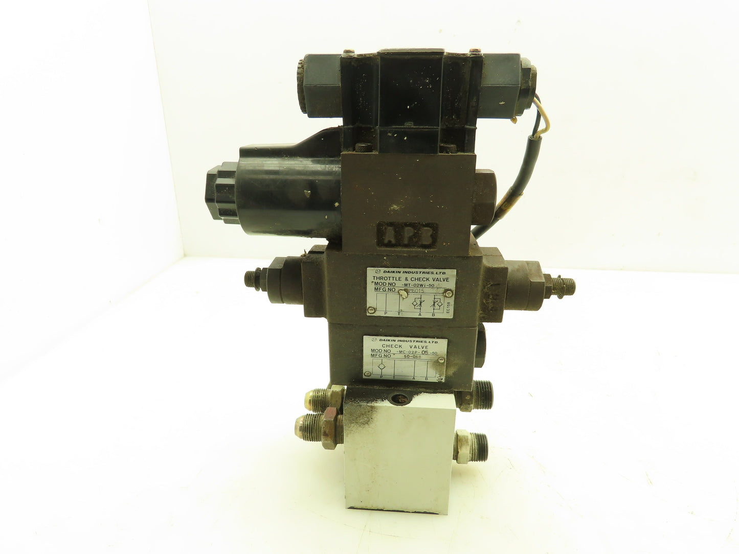 Daikin KSO-G02-3BP-30-NR Hydraulic Directional Solenoid Check Valve Stack 24VDC