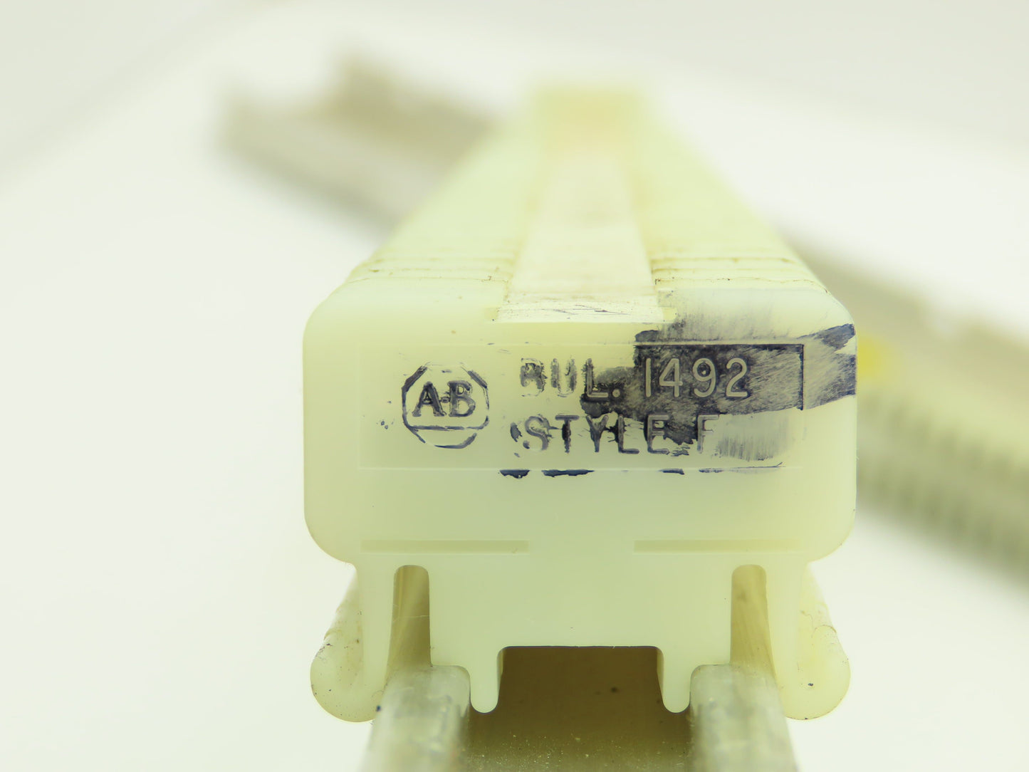 Allen Bradley 1492 Style F White Terminal Block (150 pcs) 36" Aluminum DIN Rail