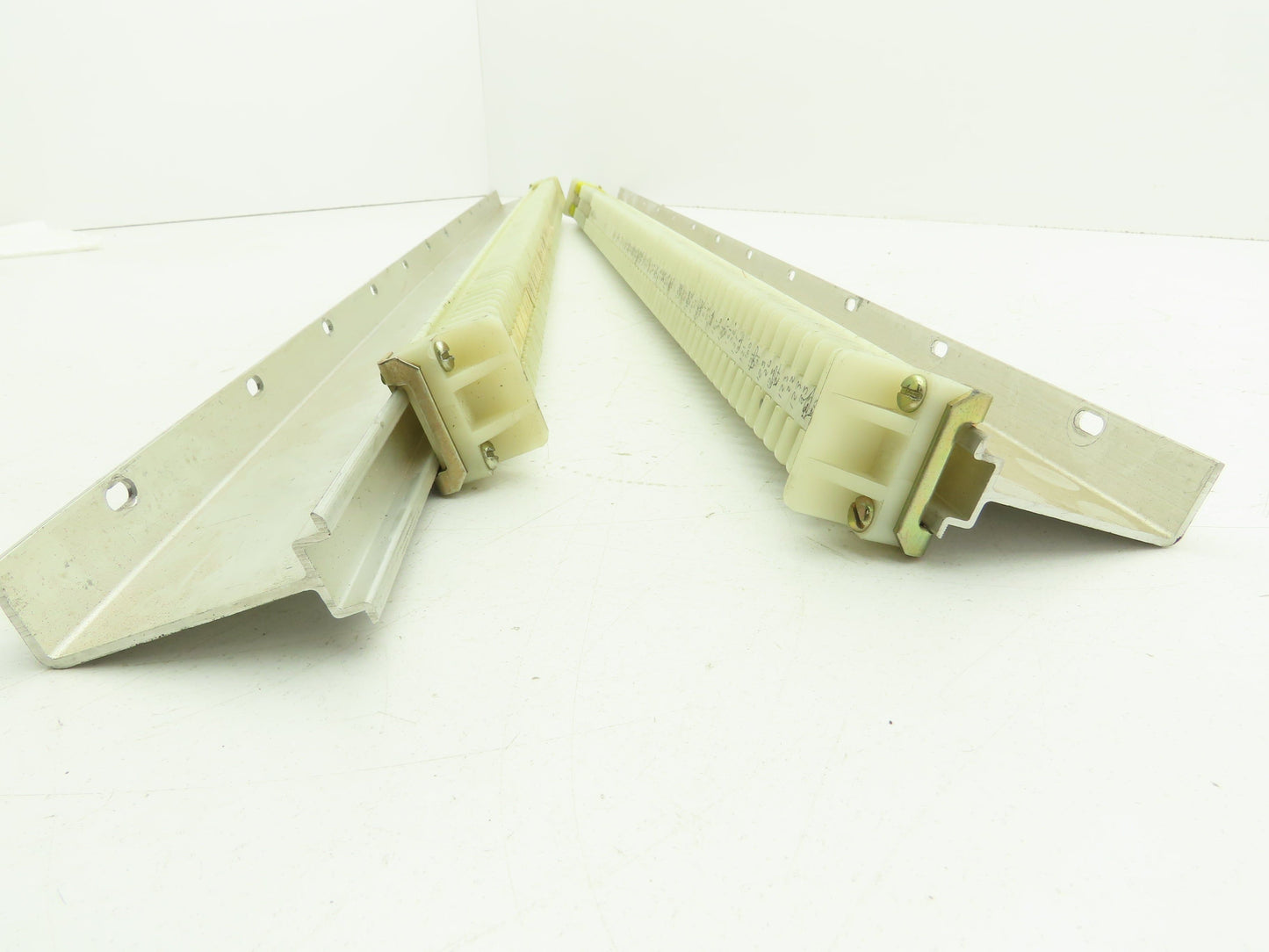 Allen Bradley 1492 Style F White Terminal Block (150 pcs) 36" Aluminum DIN Rail