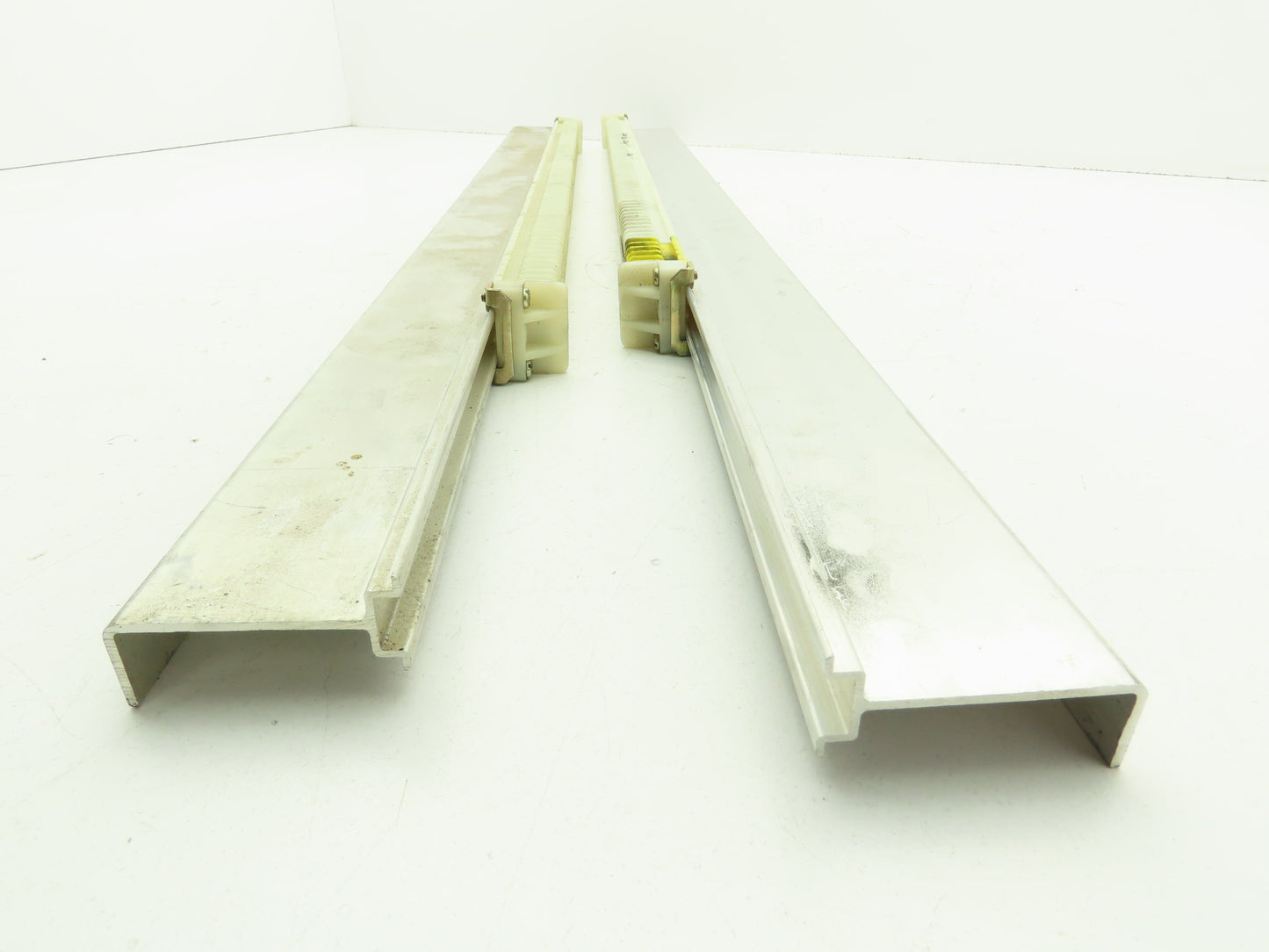 Allen Bradley 1492 Style F White Terminal Block (150 pcs) 36" Aluminum DIN Rail