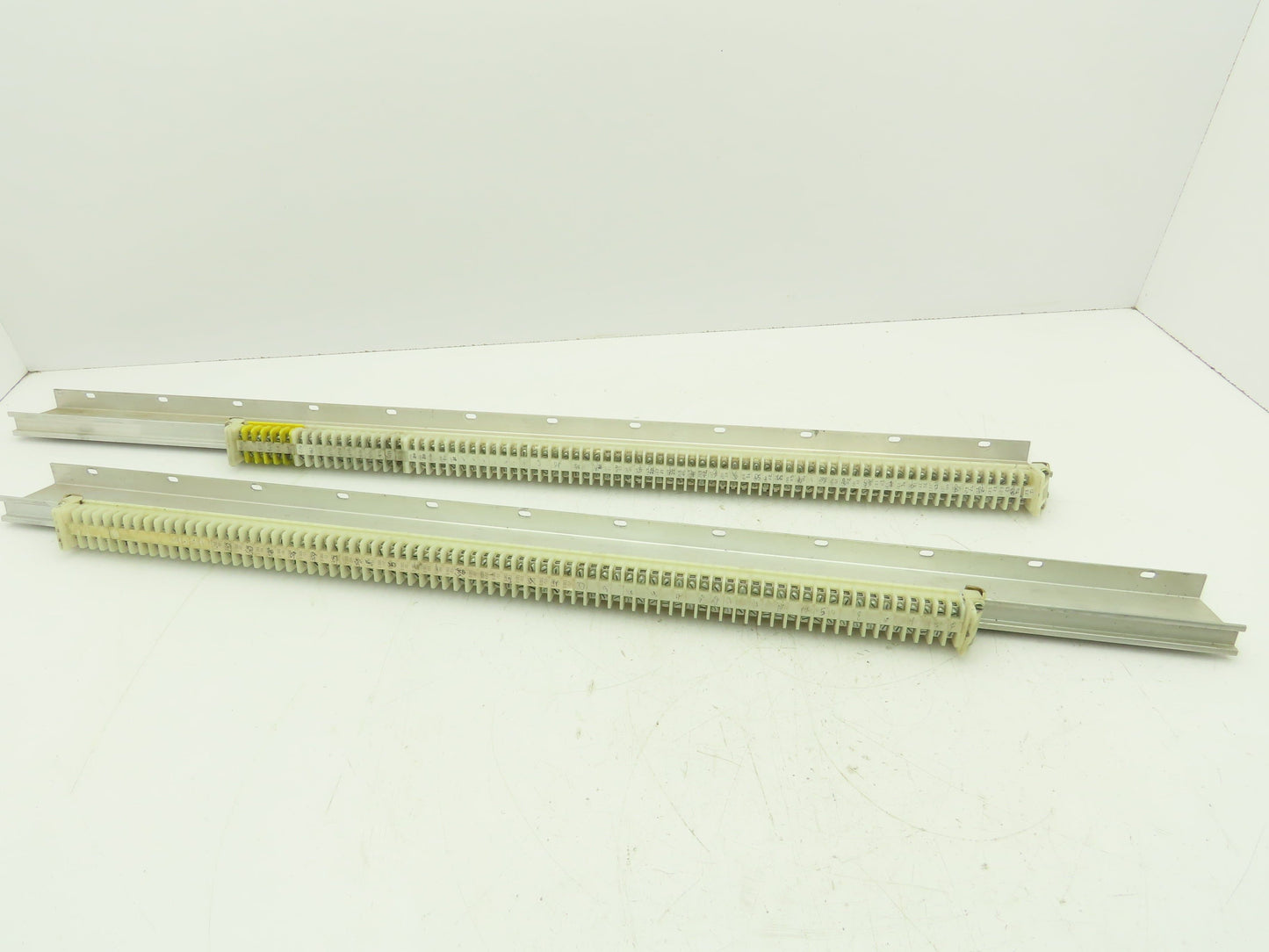 Allen Bradley 1492 Style F White Terminal Block (150 pcs) 36" Aluminum DIN Rail