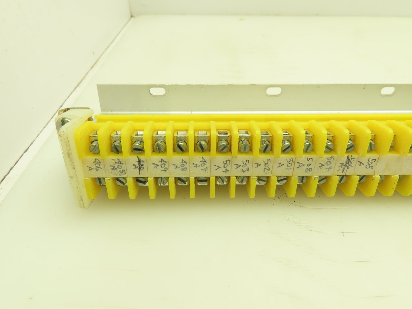 Allen Bradley 1492 Style F Yellow Terminal Block (200 pcs) 36" Aluminum DIN Rail